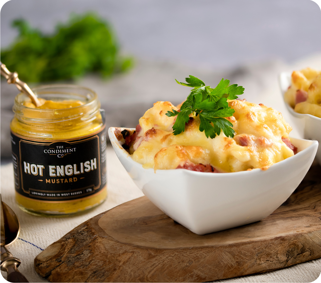 Hot English mustard and mac and cheese